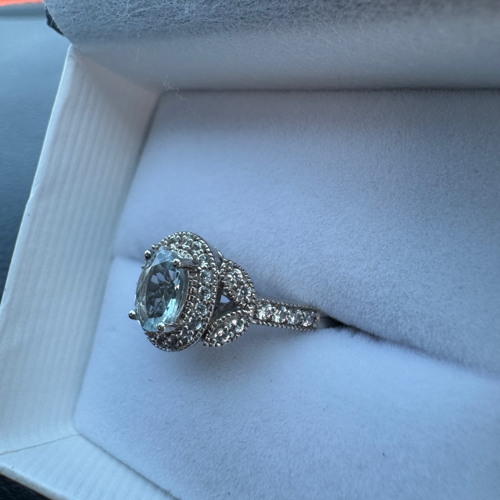 Diamond ring - Picture 2 of 3